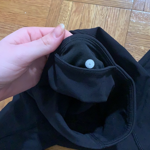 Lululemon Cropped Leggings with lace / mesh ( ‘Twisted and Train Crop’ ) Size 4 - Picture 6 of 6